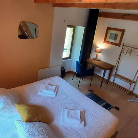 Maison Traditionnelle Avec Piscine *